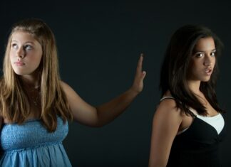 ZIELONY POKÓJ: Wydaje się, że świat pęka na pół…